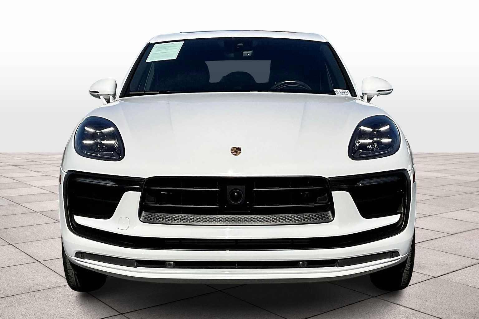 Used 2023 Porsche Macan image 3