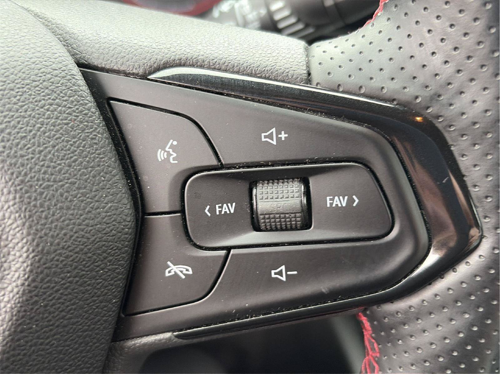Certified 2024 Chevrolet Trax RS w/ Driver Confidence Package FWD image 26