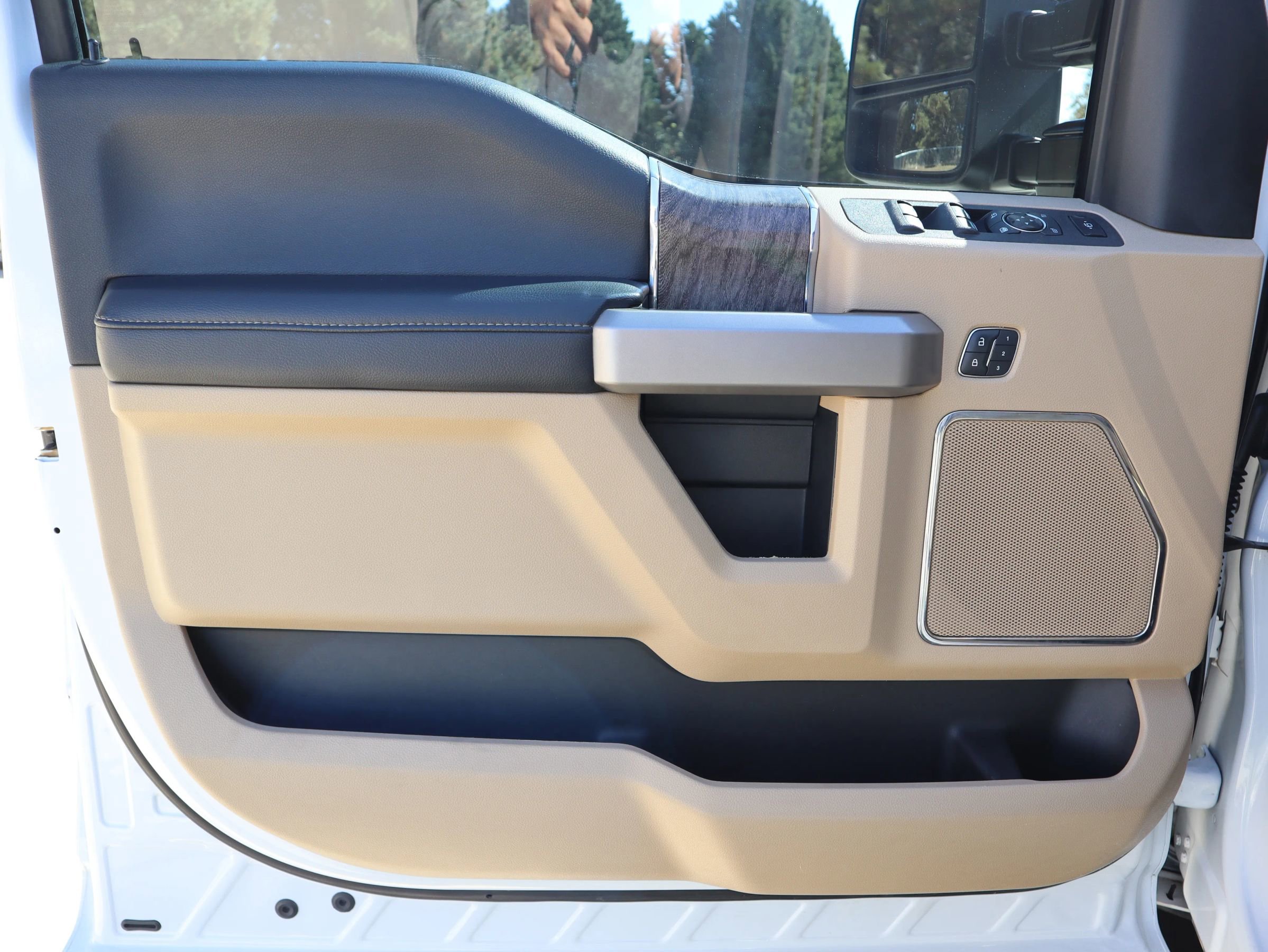 Used 2019 Ford F350 Lariat w/ Lariat Ultimate Package image 28