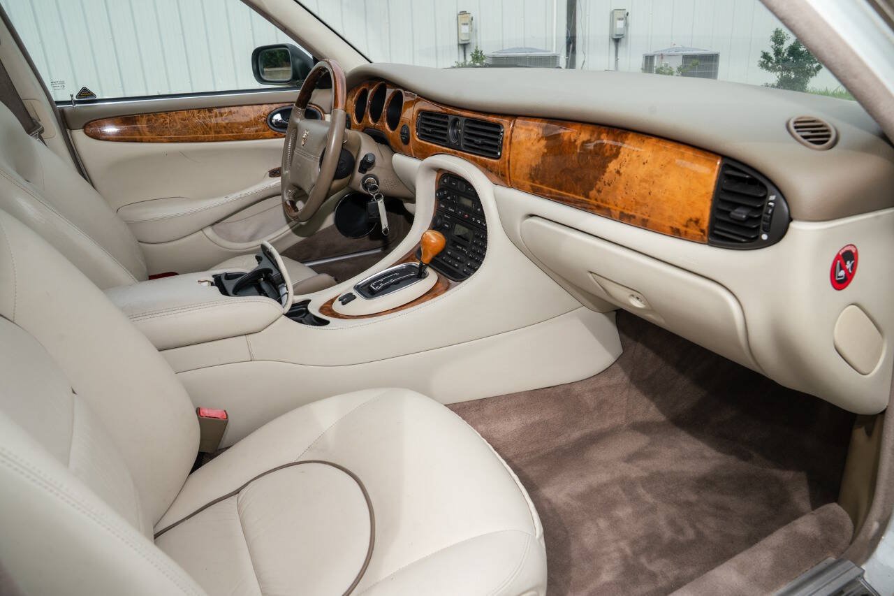 Used 1998 Jaguar XJ8 L RWD image 27