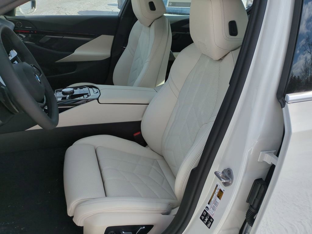 New 2026 BMW 550e xDrive w/ Executive Package image 11