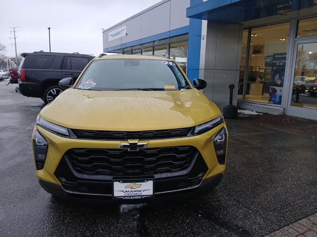 Used 2024 Chevrolet Trax ACTIV w/ Sunroof Package image 3