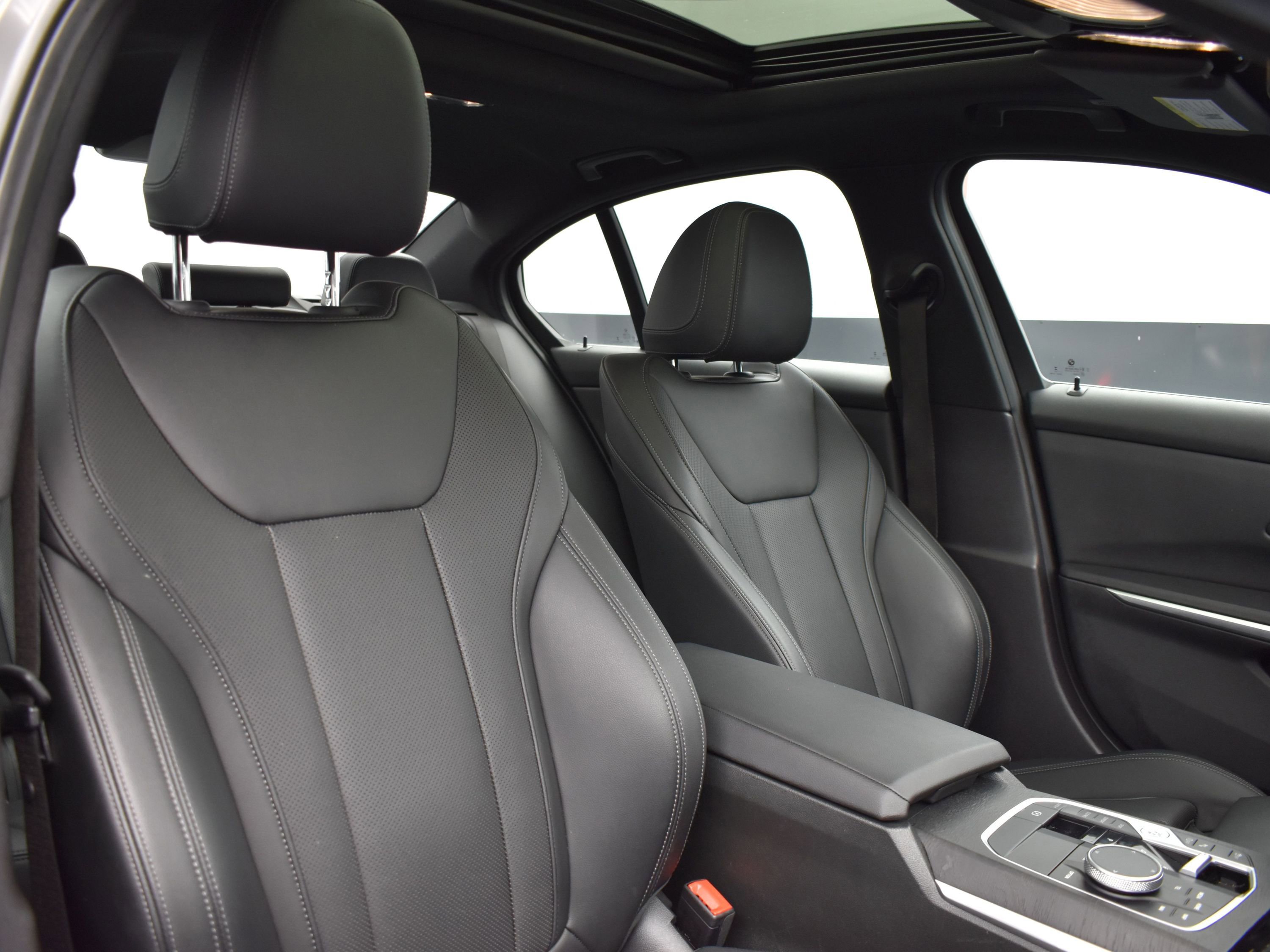 Used 2024 BMW 330i Sedan image 19