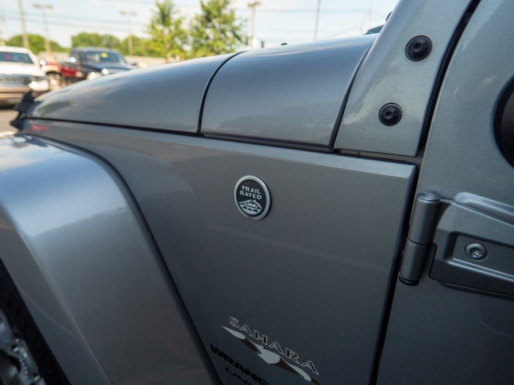 Used 2018 Jeep Wrangler Unlimited Sahara AWD/4WD image 8