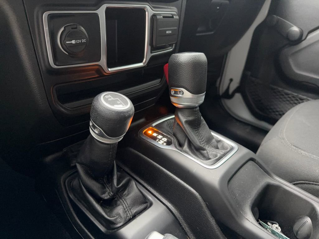 Used 2022 Jeep Wrangler Unlimited Sport AWD/4WD image 19