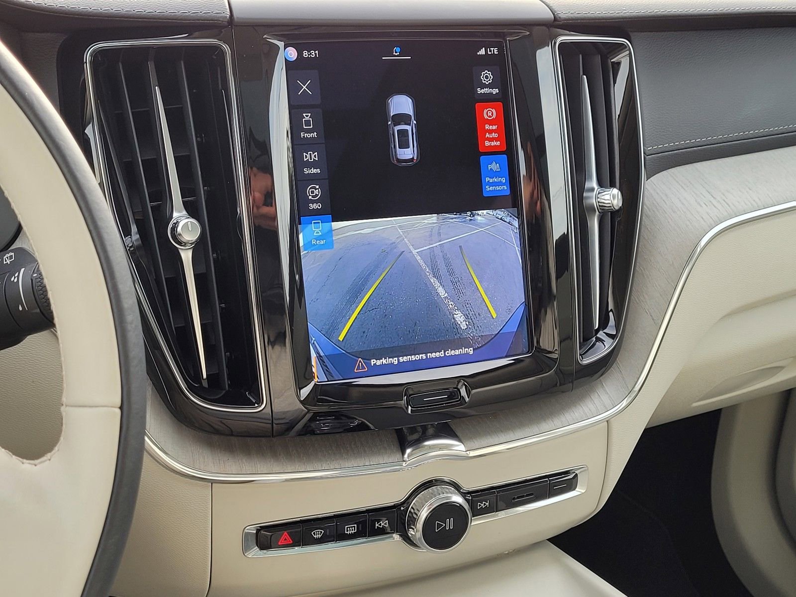 Certified 2023 Volvo XC60 B6 Ultimate w/ Climate Package image 24