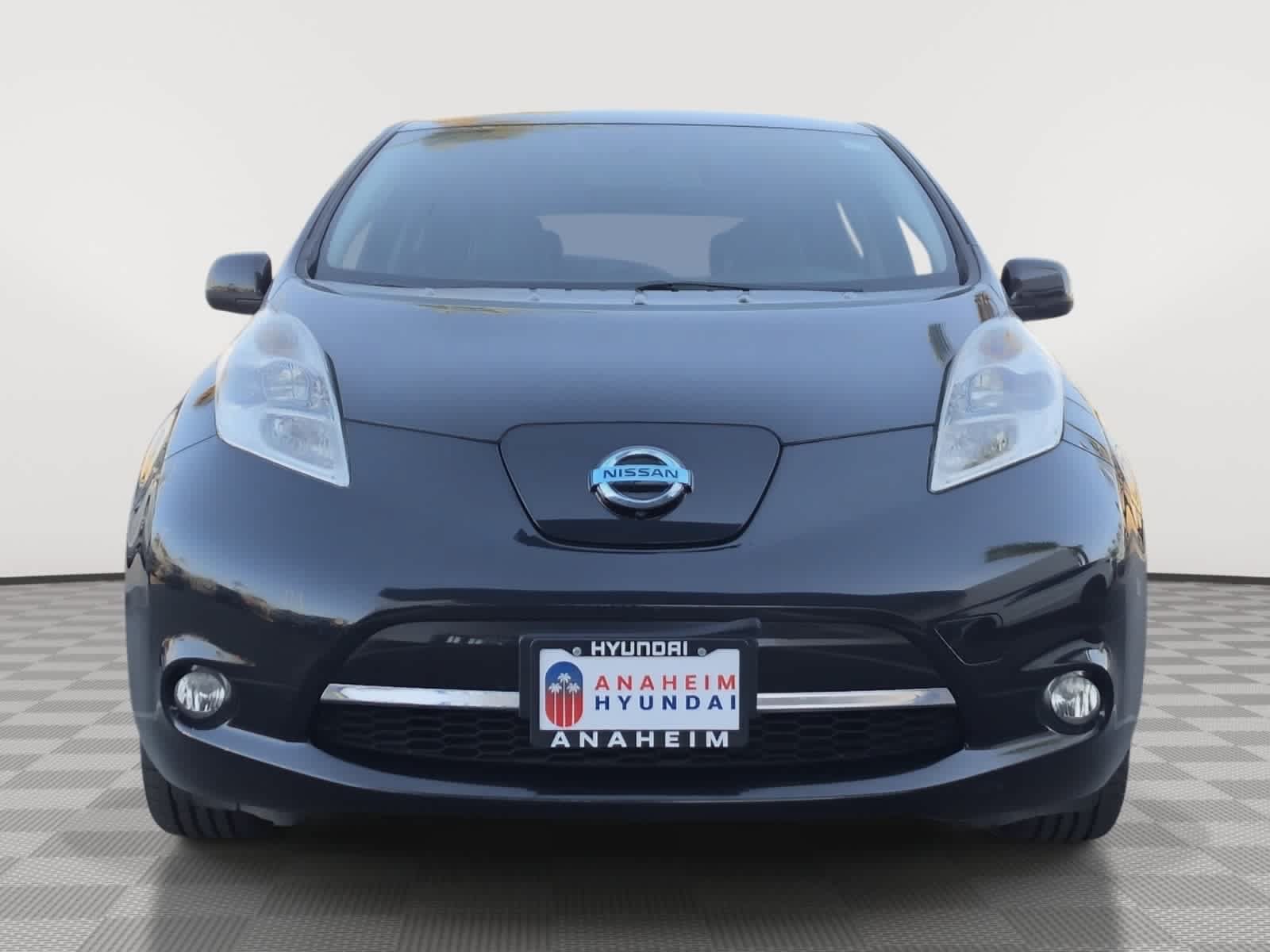 Used 2017 Nissan Leaf SL w/ Premium Package FWD image 2