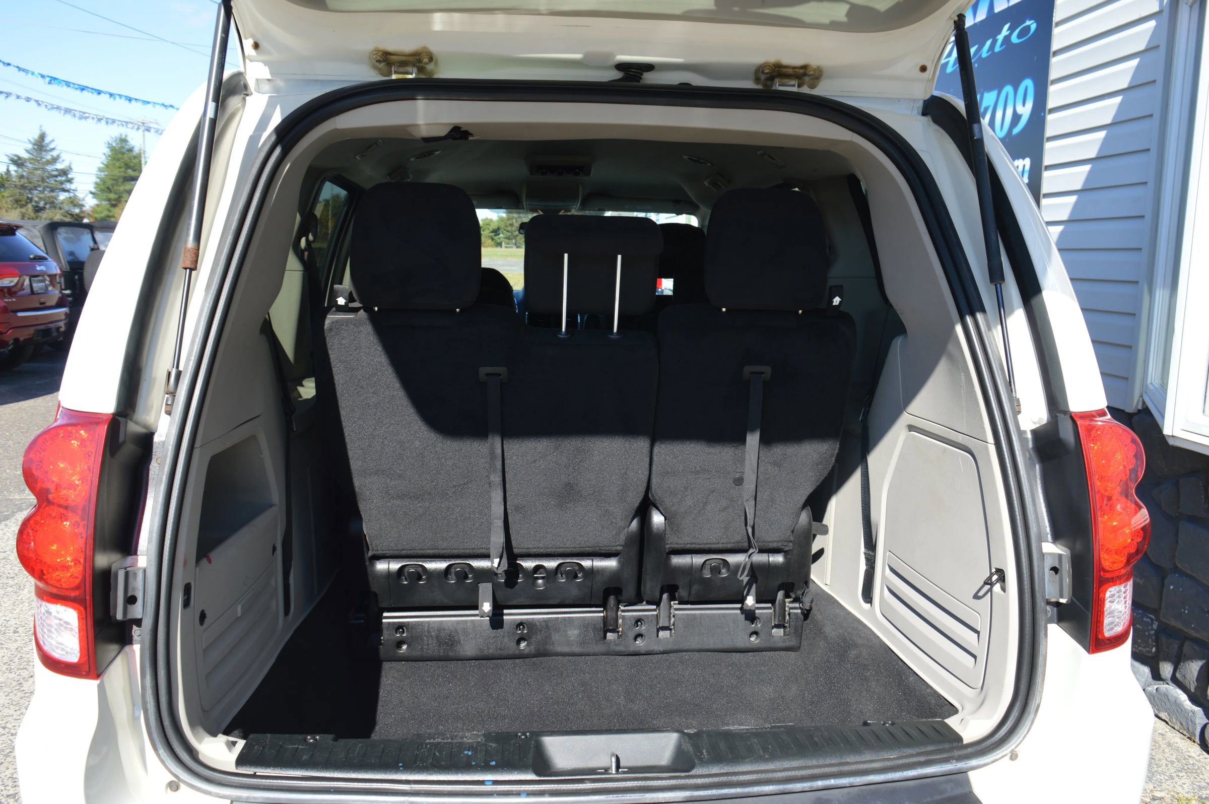 Used 2013 Dodge Grand Caravan SE image 9