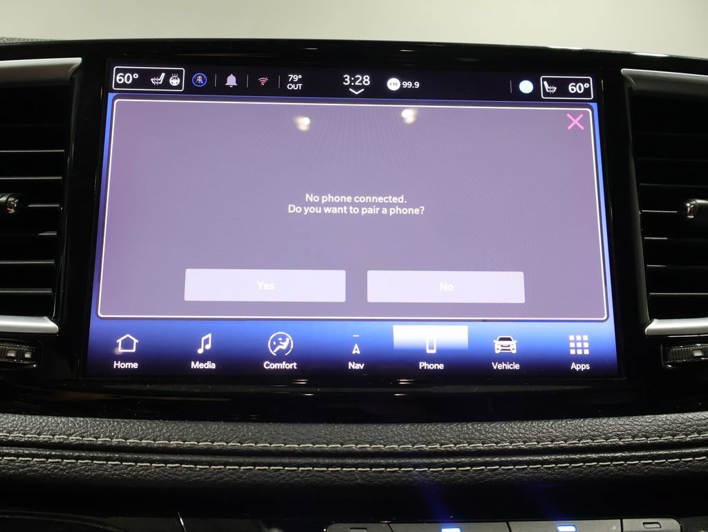 Certified 2024 Chrysler Pacifica Limited FWD image 35