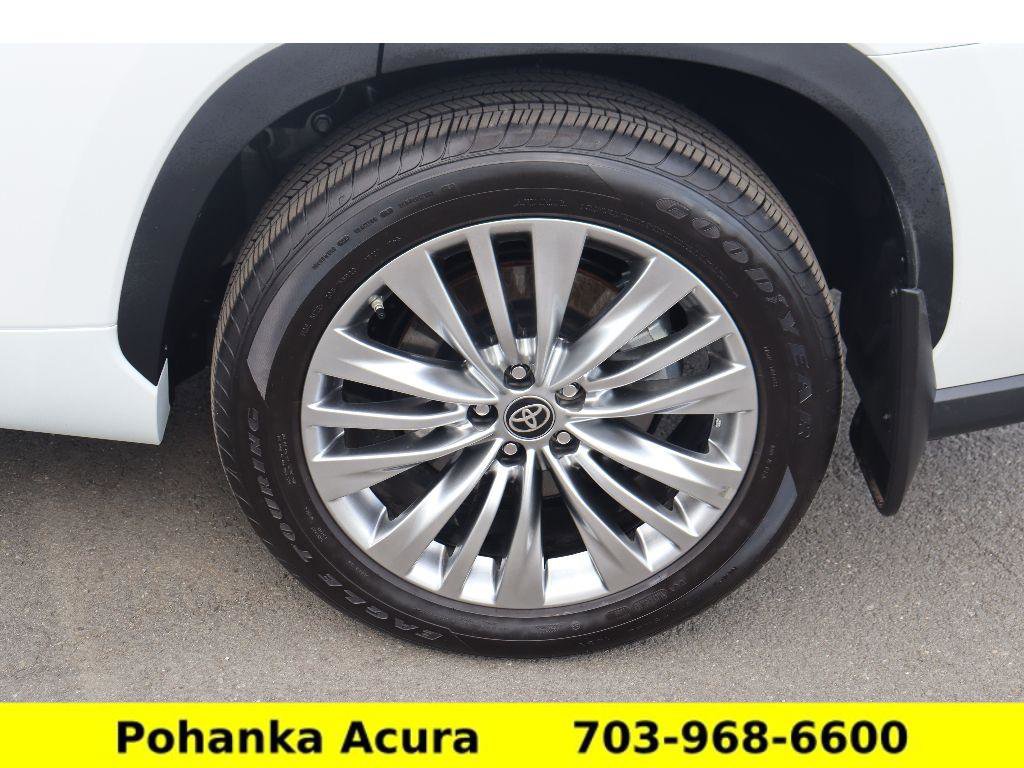 Used 2025 Toyota Highlander Platinum AWD/4WD image 37