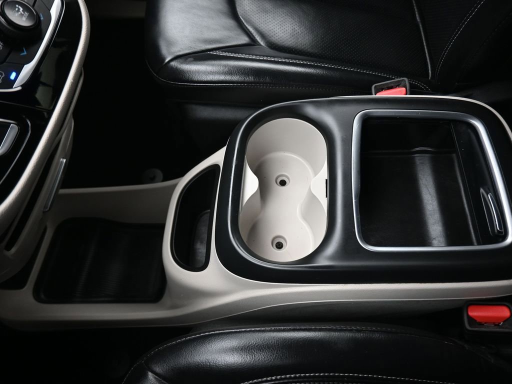 Used 2022 Chrysler Pacifica Touring-L image 24