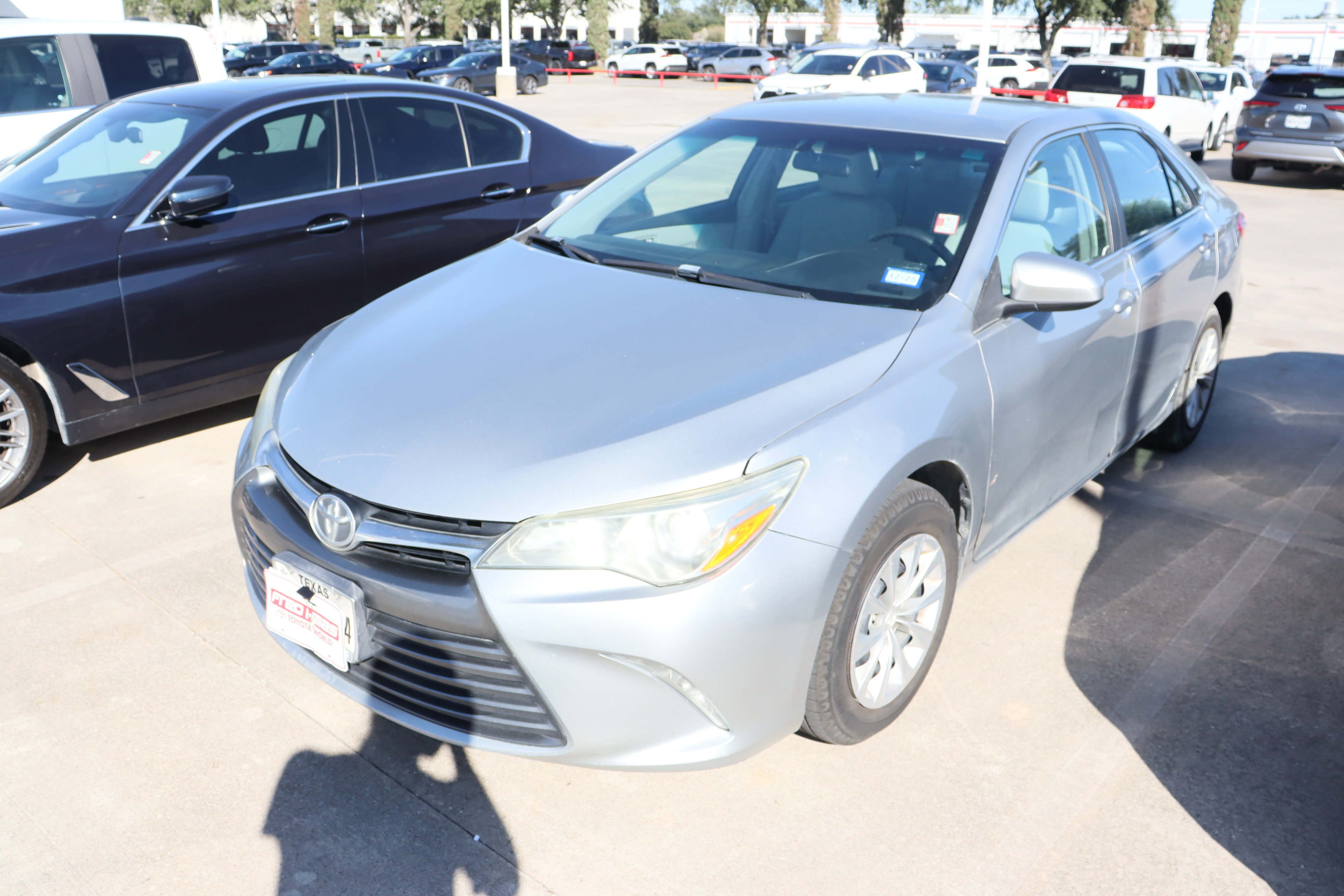 Used 2015 Toyota Camry LE image 6