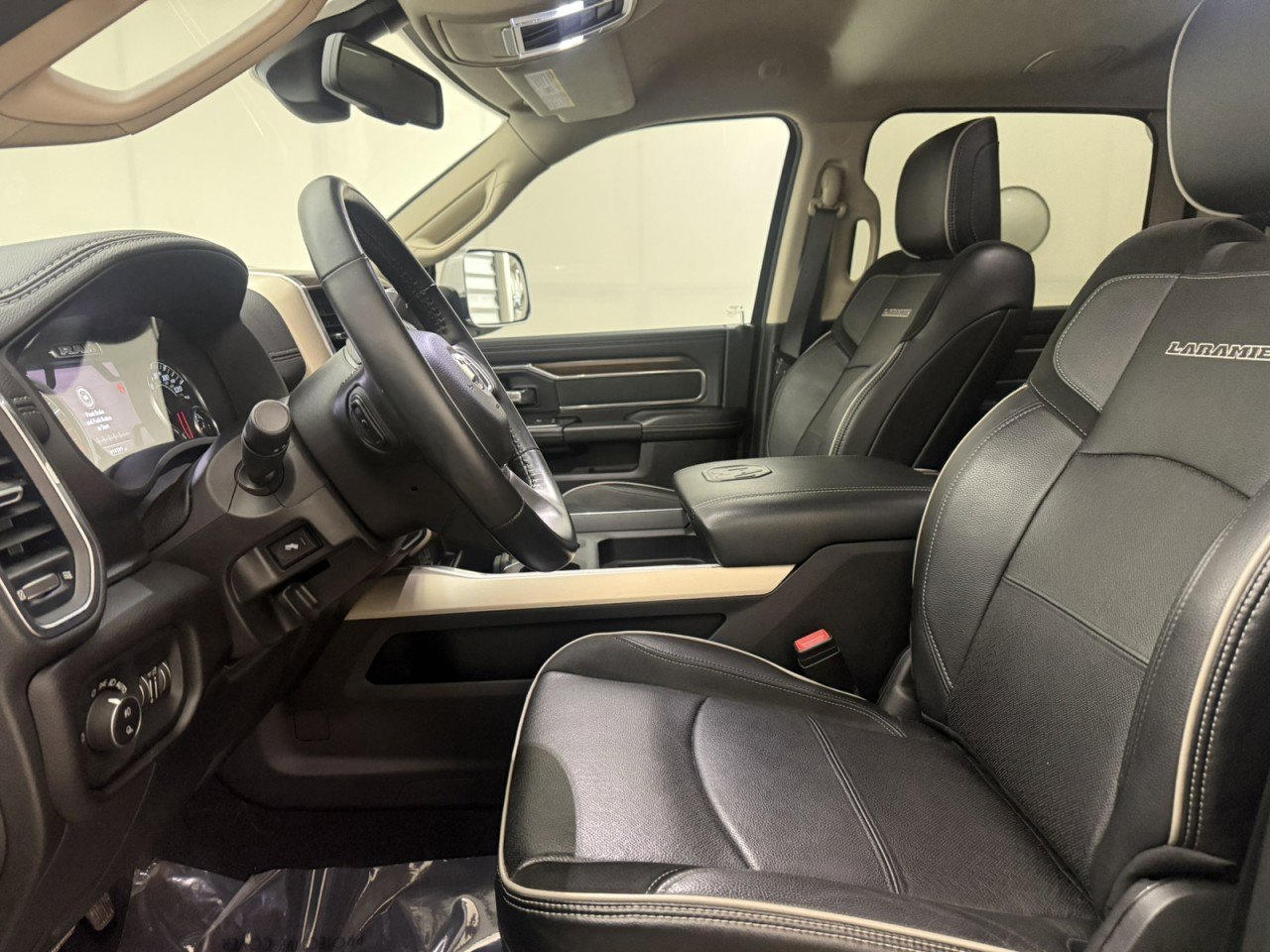 Used 2022 RAM 3500 Laramie image 15