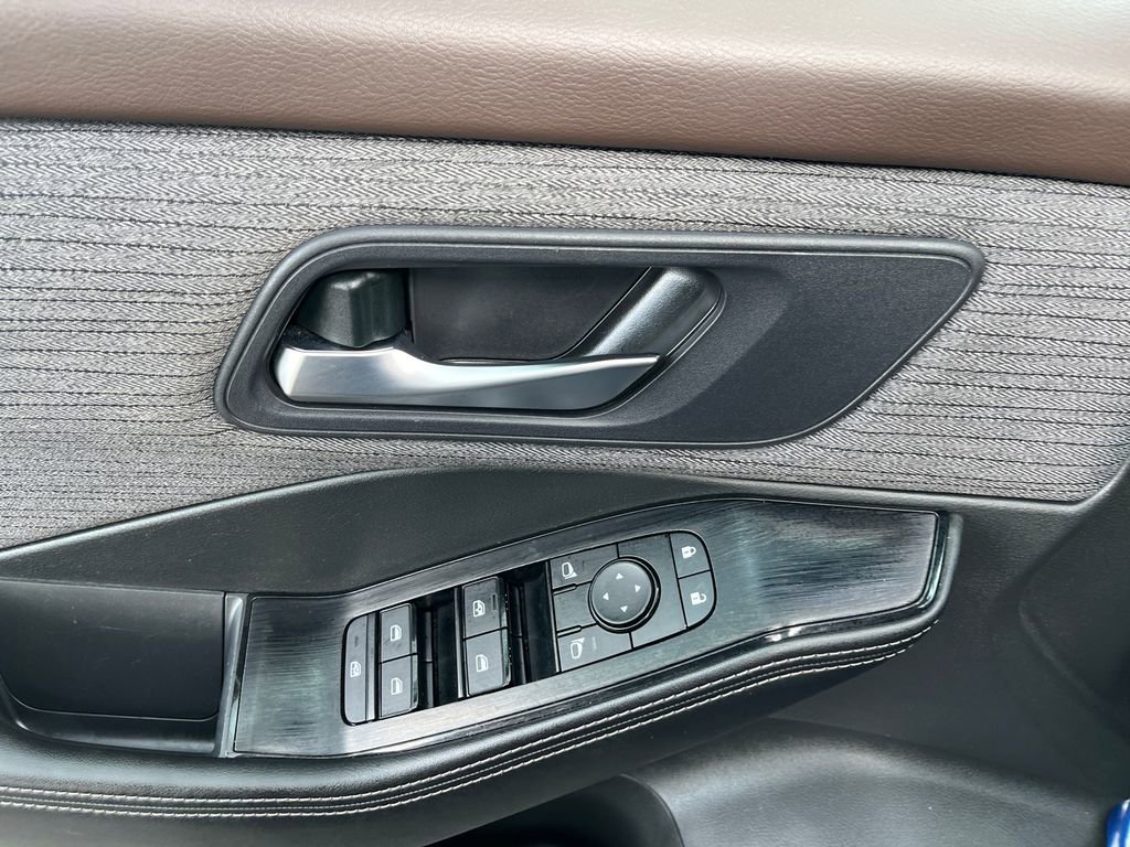 Used 2023 Nissan Rogue SV image 11