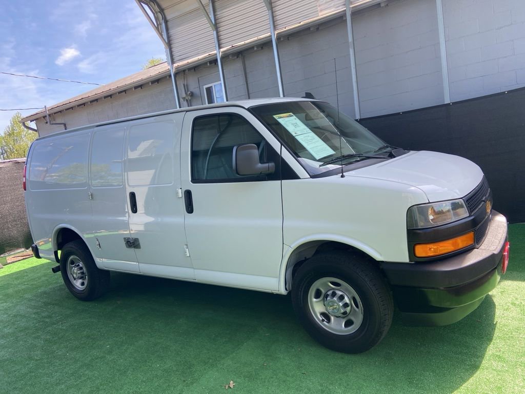 Used 2021 Chevrolet Express 2500 w/ Driver Convenience Package RWD image 3