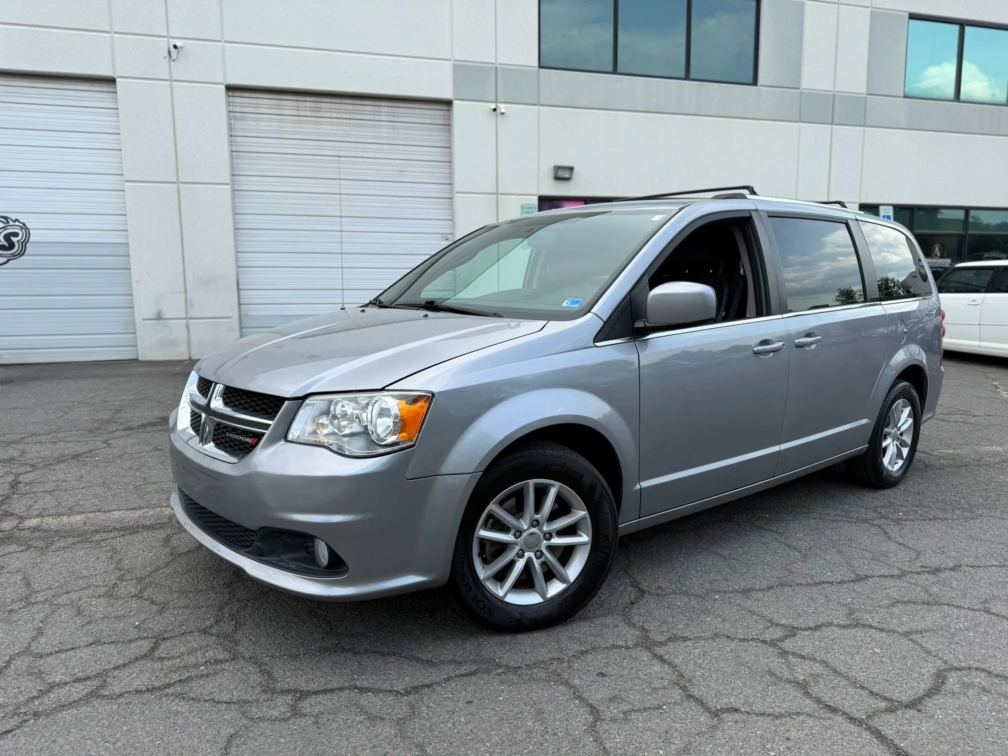 Used 2018 Dodge Grand Caravan SXT FWD image 4
