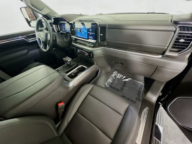 Used 2025 Chevrolet Silverado 1500 LTZ AWD/4WD image 35