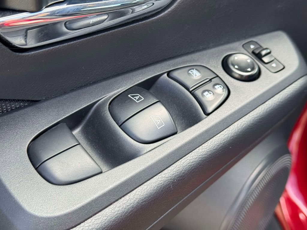 Used 2023 Nissan Kicks SV image 16