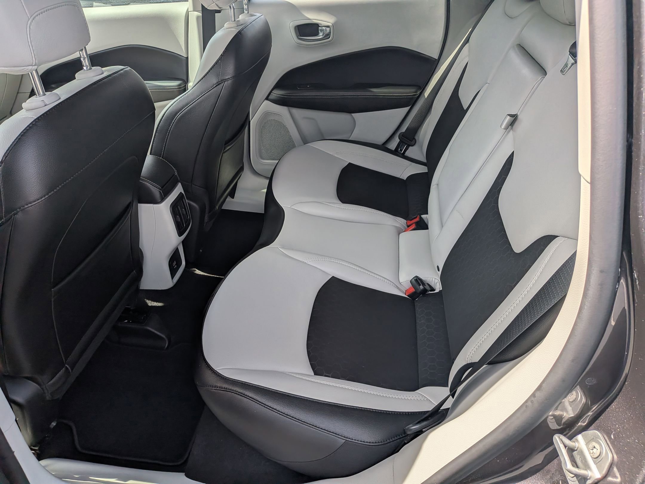 Used 2020 Jeep Compass Latitude image 24