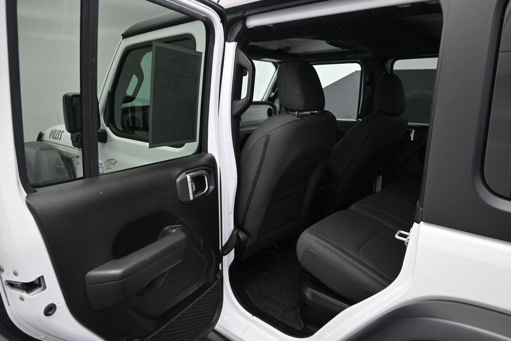 Used 2024 Jeep Wrangler Unlimited AWD/4WD image 12