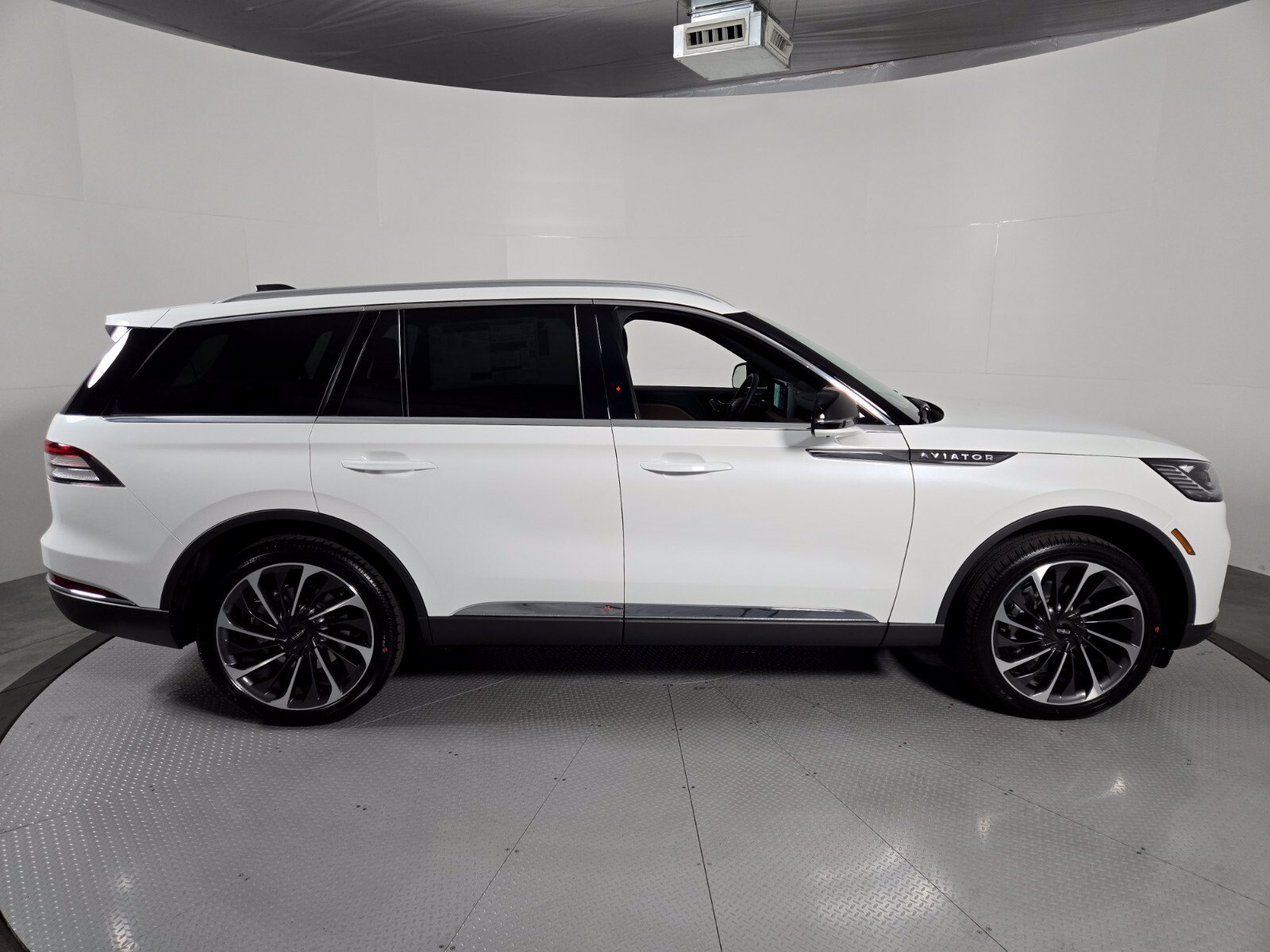 New 2027 Lincoln Aviator Reserve AWD/4WD image 3