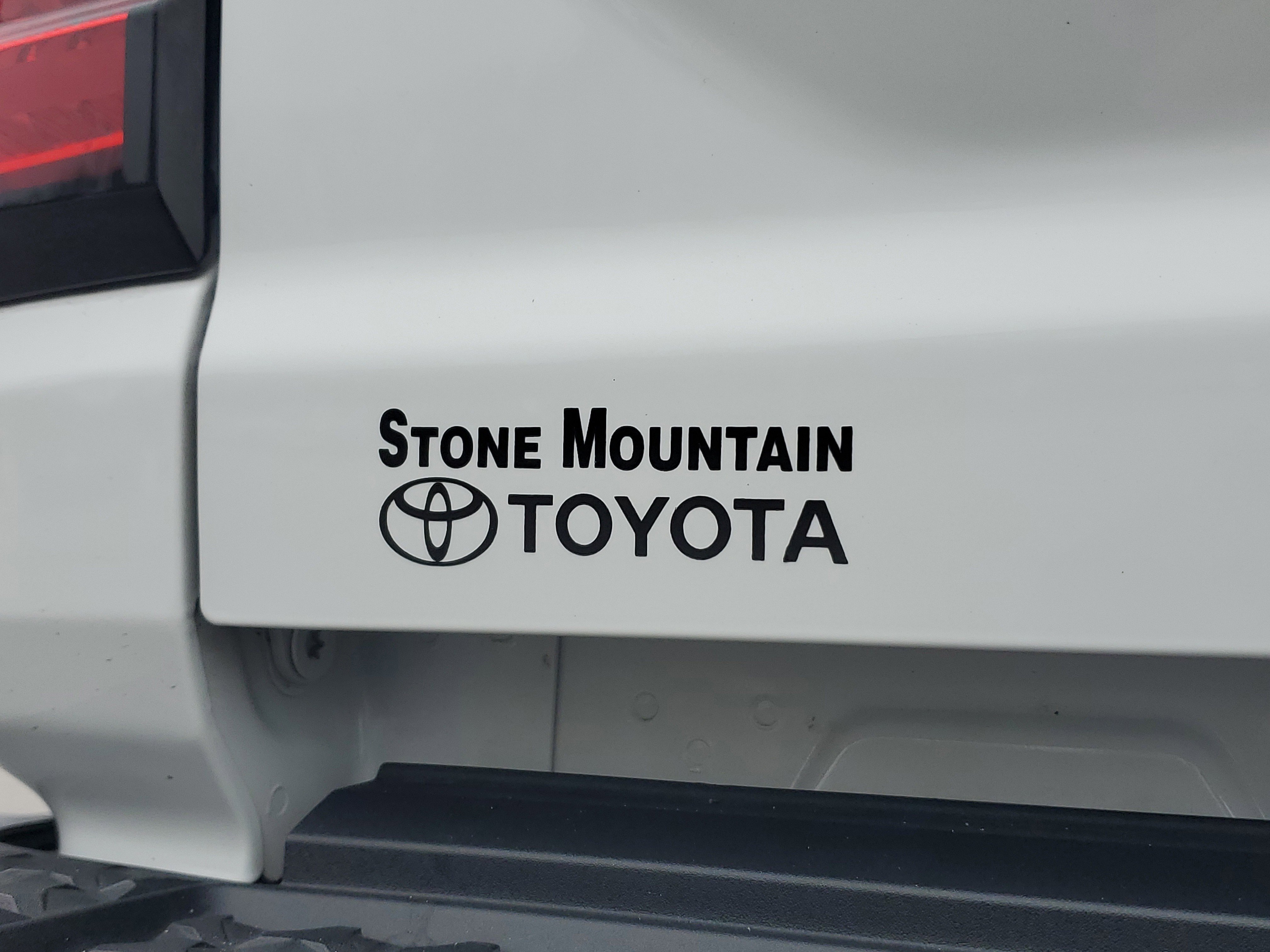 Used 2024 GMC Canyon AT4 image 8