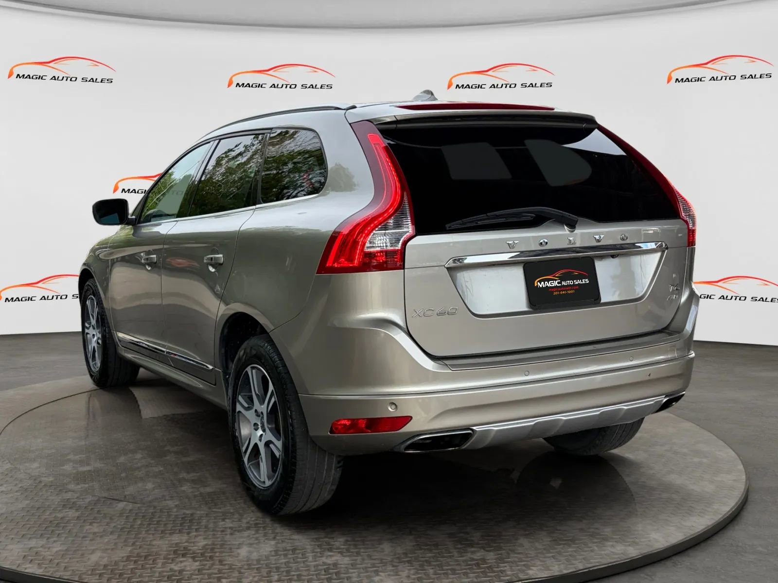 Used 2015 Volvo XC60 T6 Platinum w/ Protection Package AWD/4WD image 8