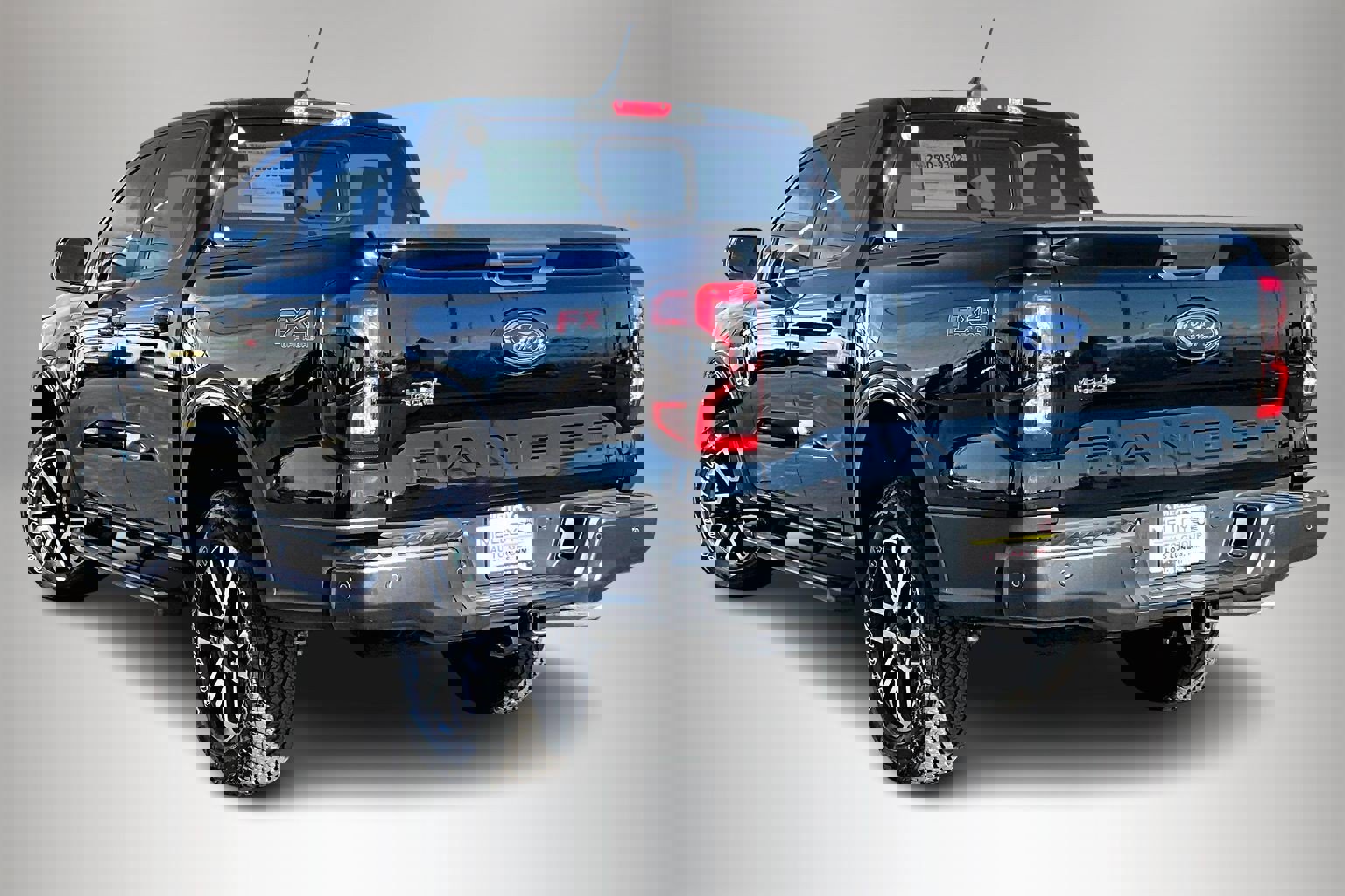 Used 2024 Ford Ranger Lariat w/ FX4 Off-Road Package image 4