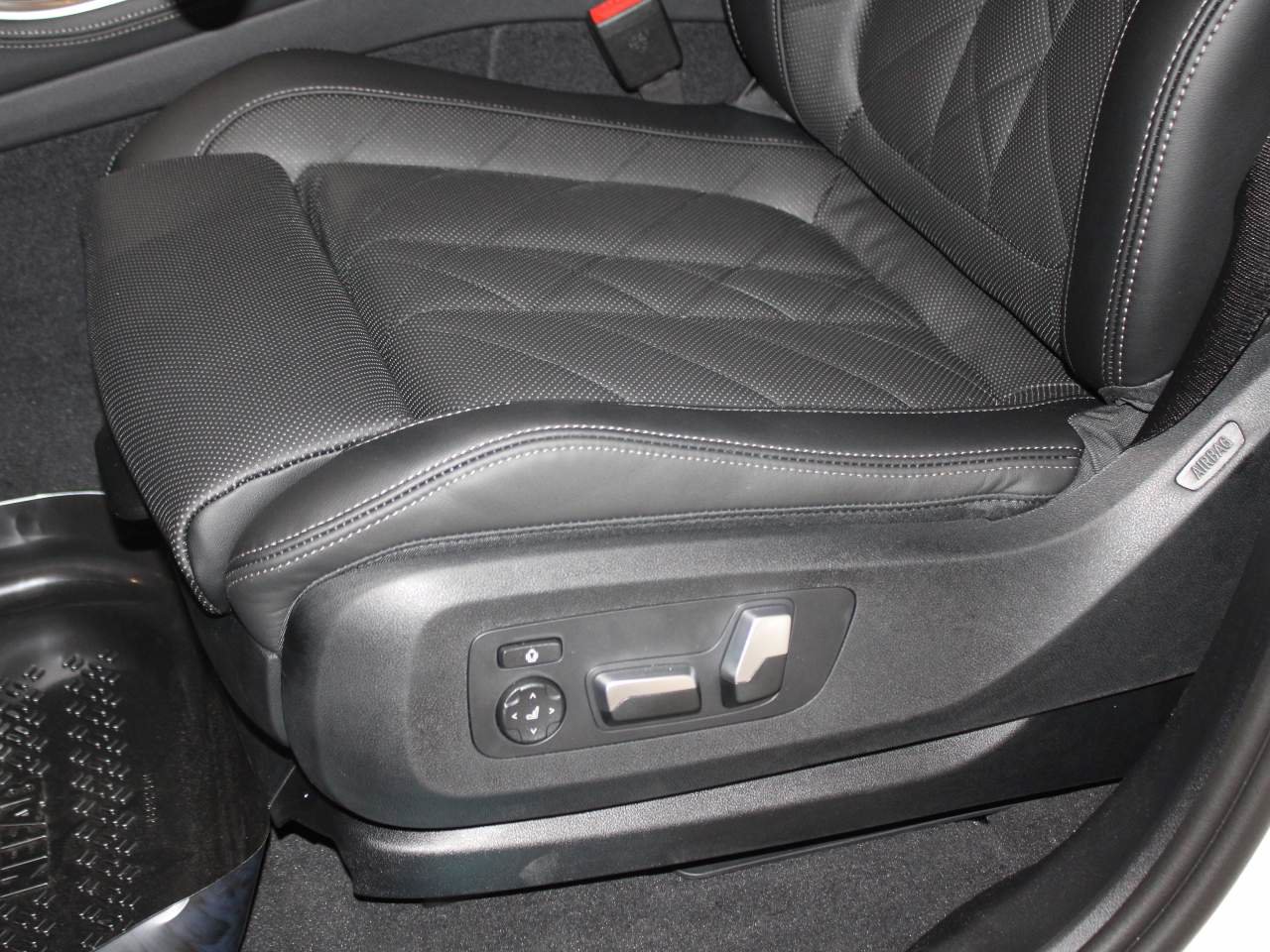 Used 2026 BMW X5 sDrive40i w/ Premium Package RWD image 13