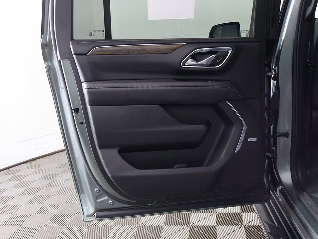 Used 2023 Chevrolet Suburban Premier AWD/4WD image 27