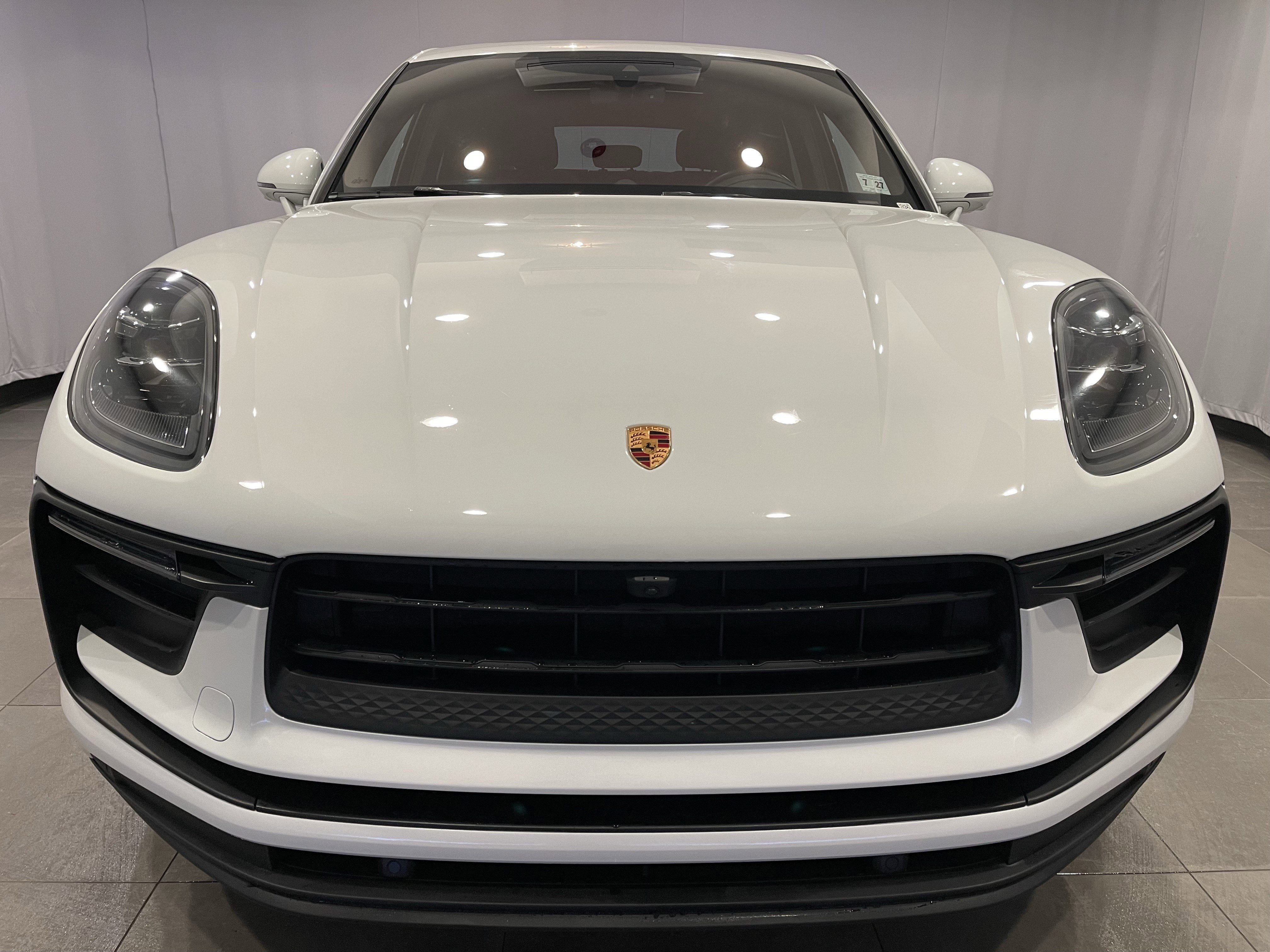Used 2022 Porsche Macan image 2