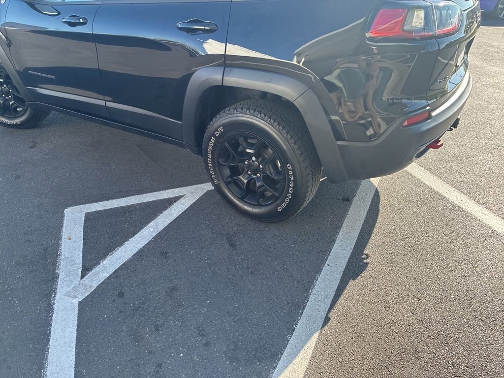 Used 2022 Jeep Cherokee Trailhawk w/ Comfort/Convenience Group AWD/4WD image 6