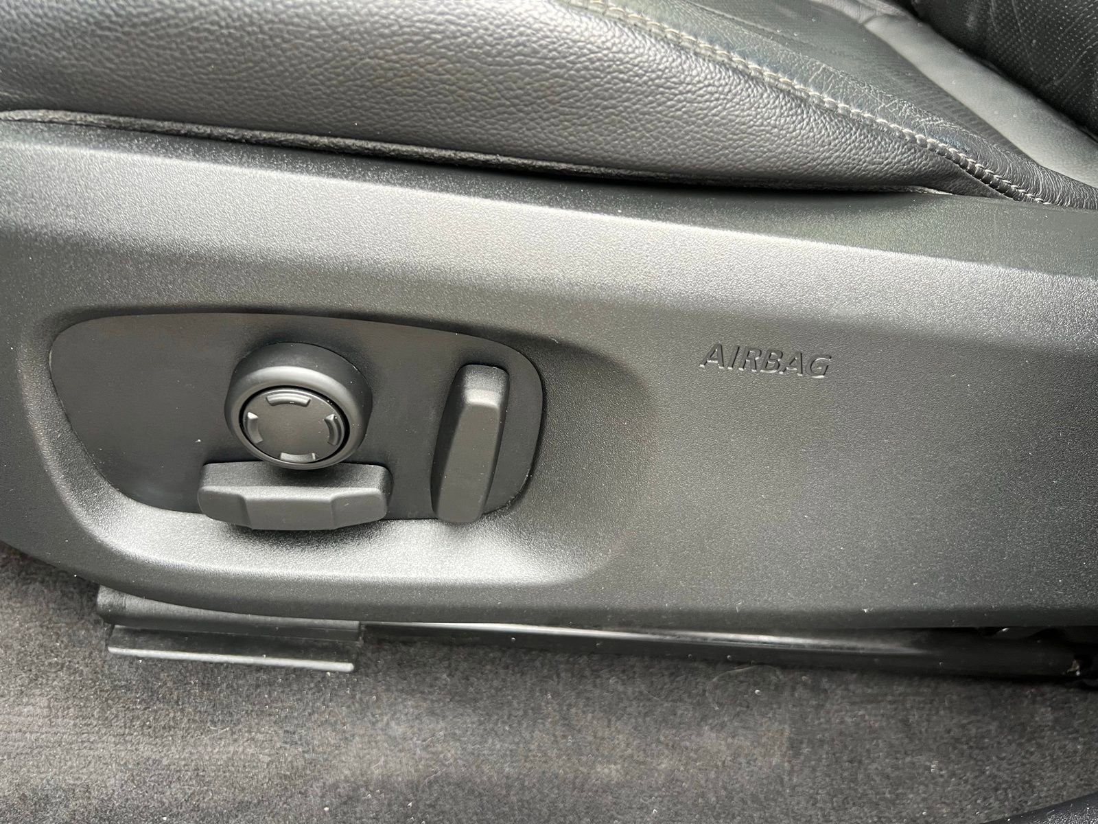 Used 2018 Land Rover Range Rover Evoque SE Premium image 17