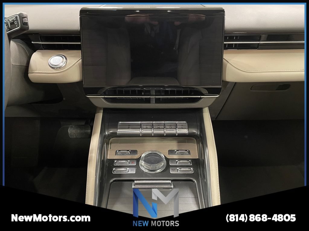 Used 2024 Lincoln Nautilus Reserve AWD/4WD image 11