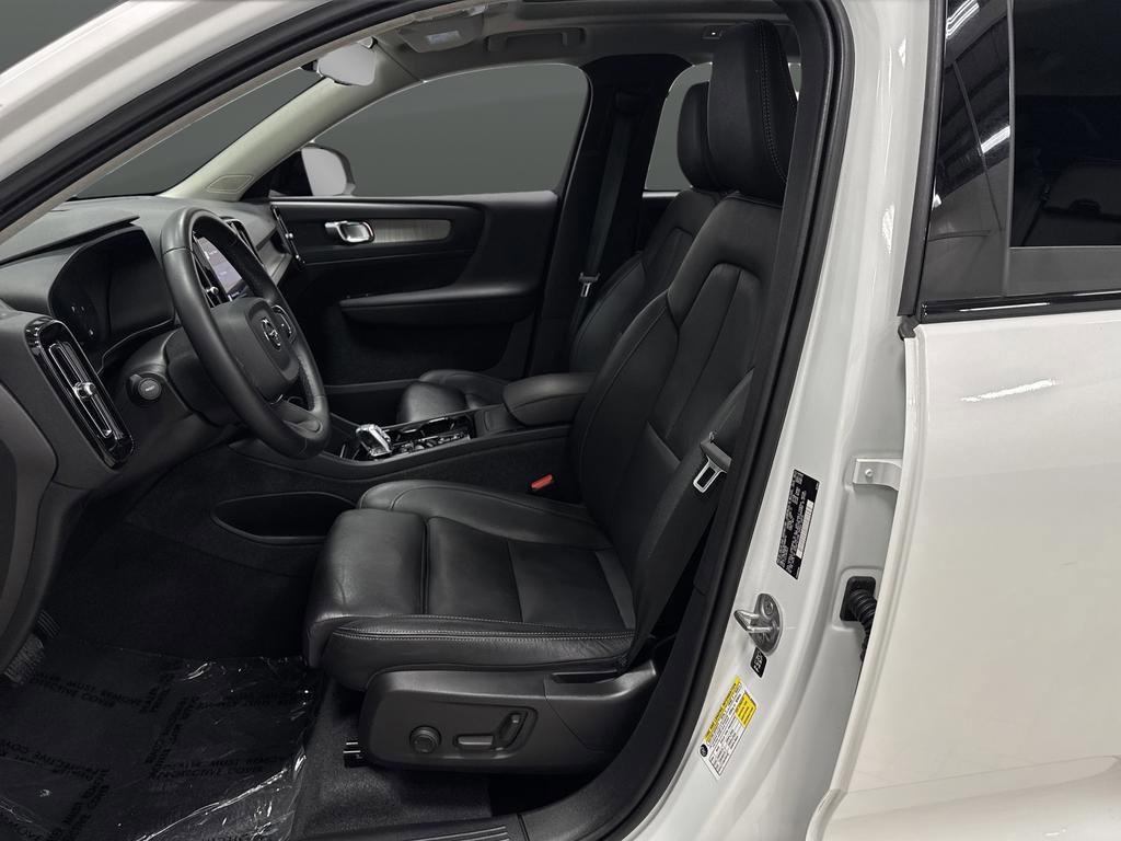Used 2024 Volvo XC40 B5 Plus w/ Climate Package AWD/4WD image 4