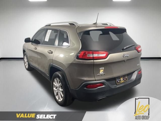Used 2016 Jeep Cherokee Latitude w/ Comfort/Convenience Group AWD/4WD image 4
