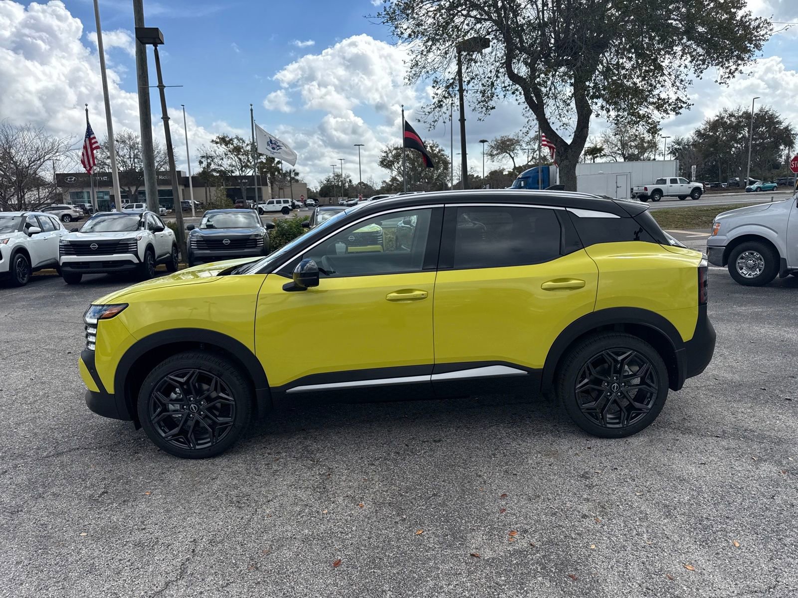 New 2026 Nissan Kicks SR w/ SR Premium Package FWD image 10