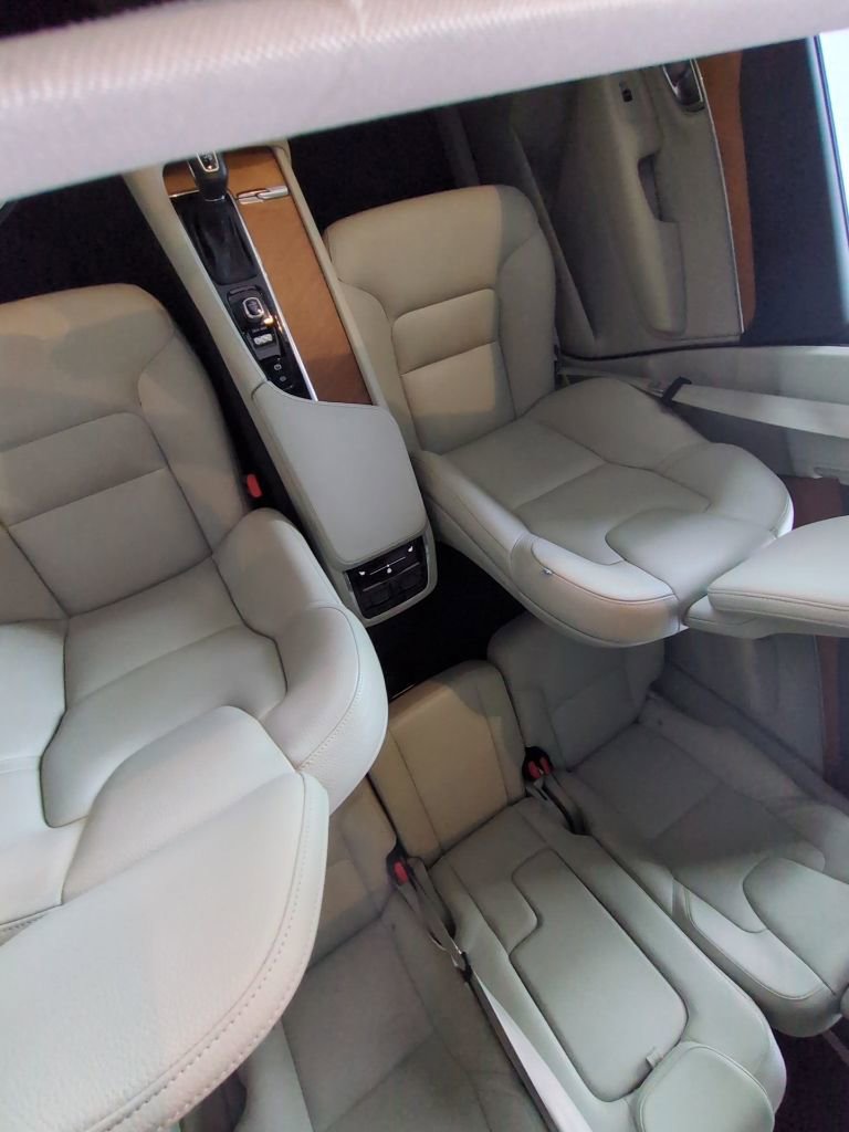 Used 2021 Volvo XC90 T6 Momentum AWD/4WD image 10