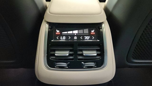 Used 2026 Volvo XC90 B6 Plus w/ Protection Package AWD/4WD image 32