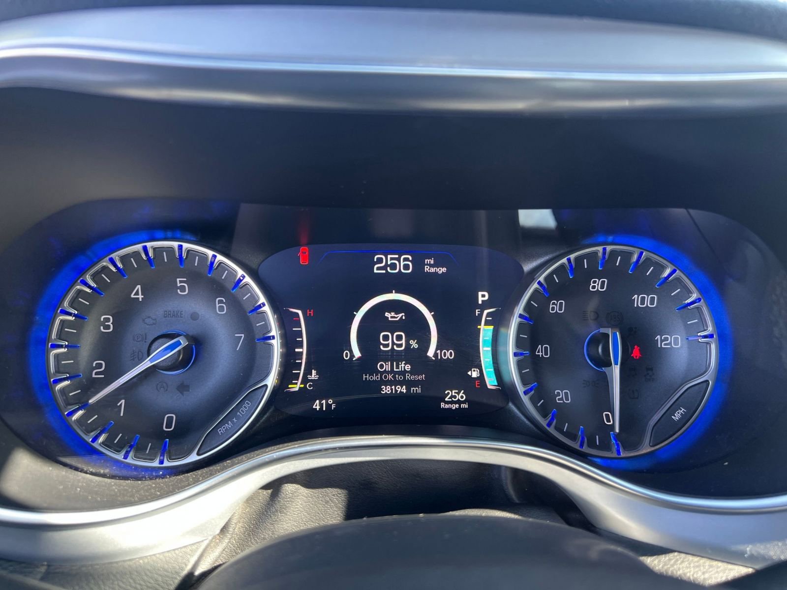 Used 2025 Chrysler Pacifica Limited image 38