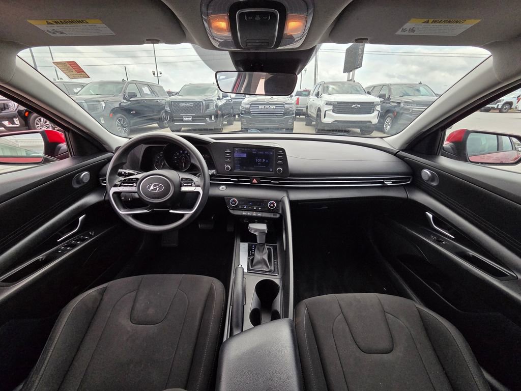 Used 2021 Hyundai Elantra SEL image 25