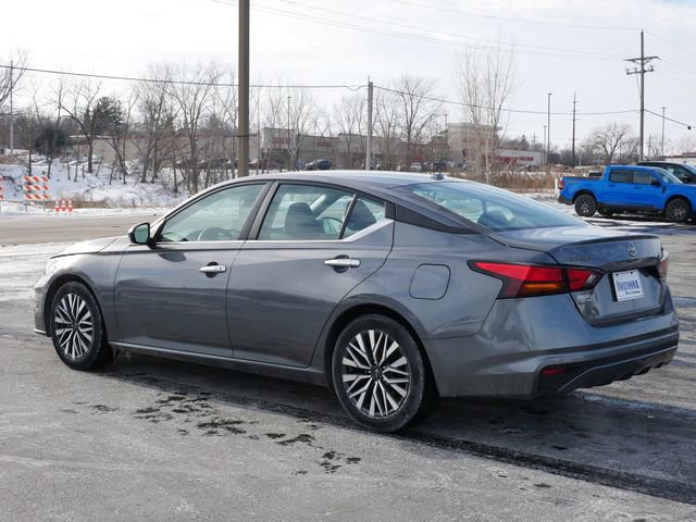Used 2024 Nissan Altima 2.5 SV image 3