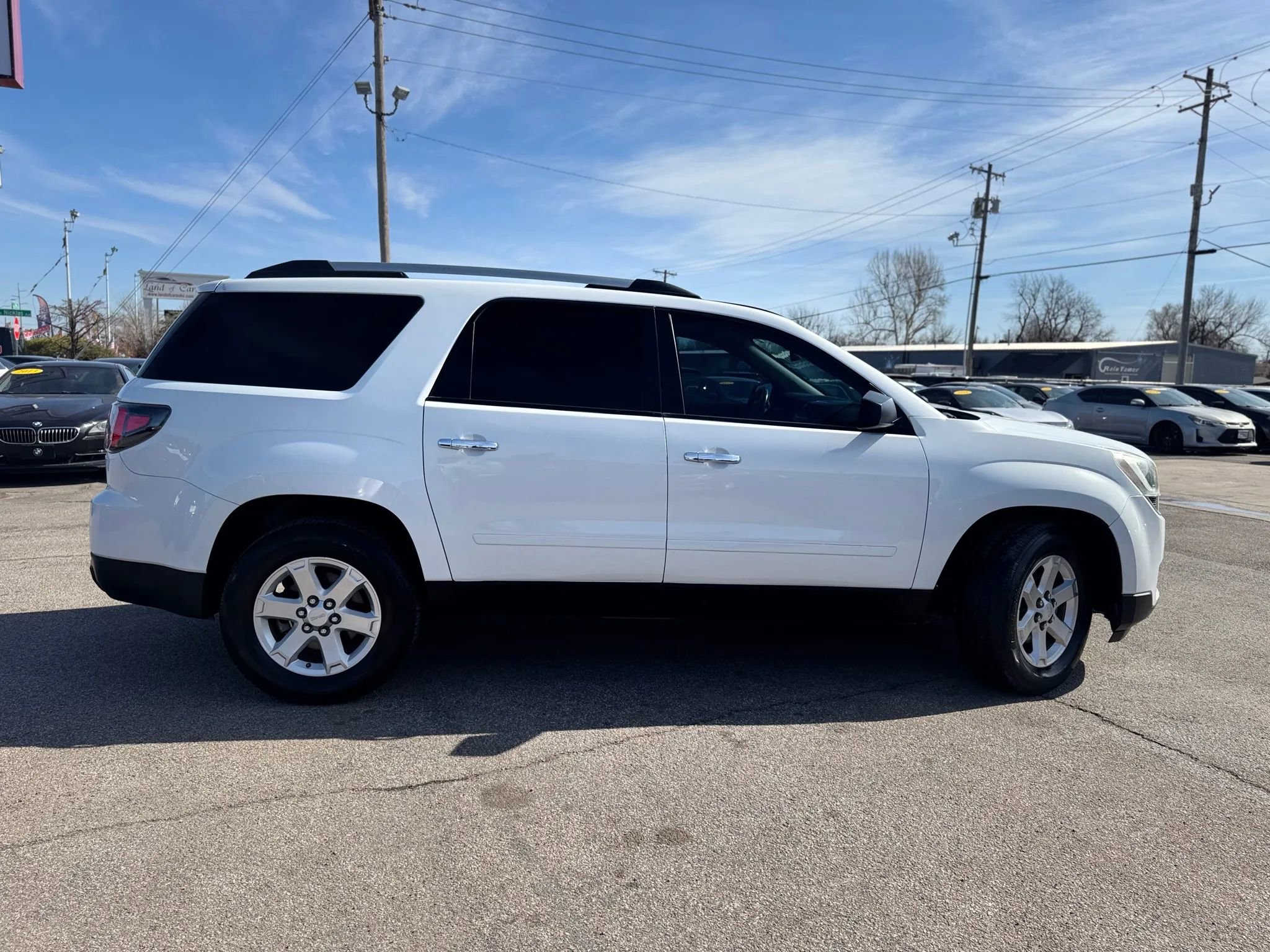 Used 2016 GMC Acadia SLE image 2