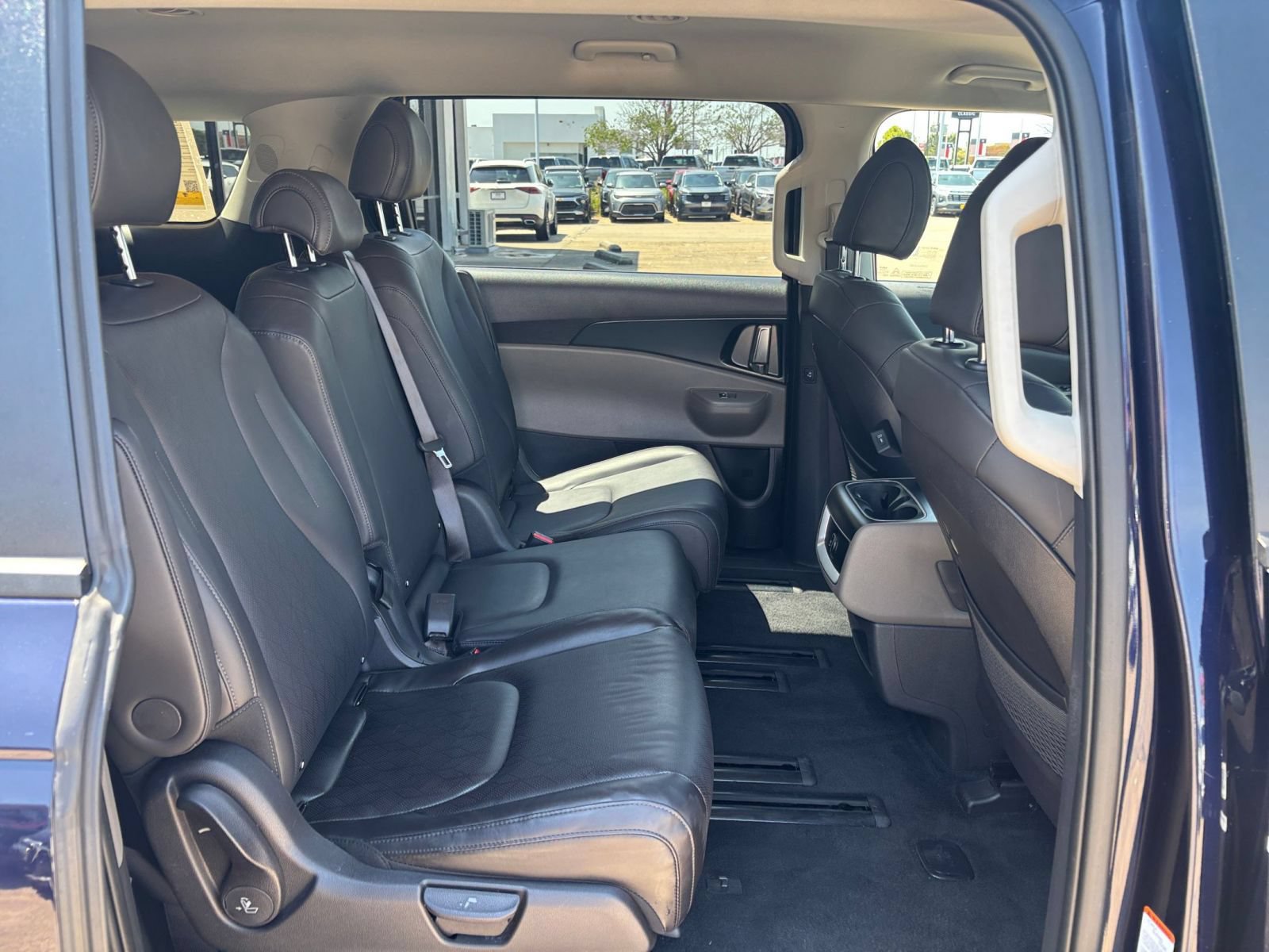 Used 2026 Kia Carnival FWD image 23