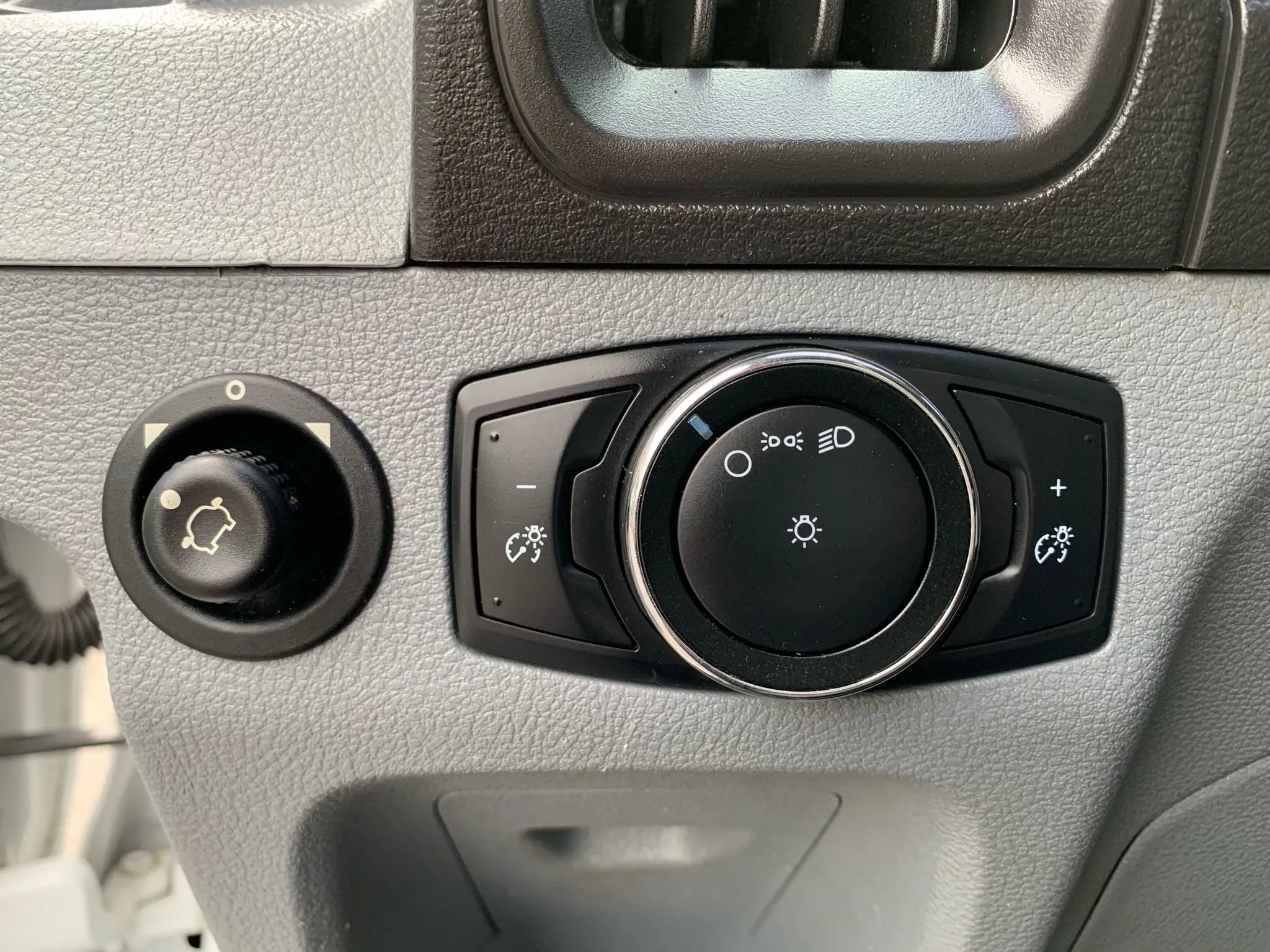 Used 2015 Ford Transit 250 130 Low Roof RWD image 20