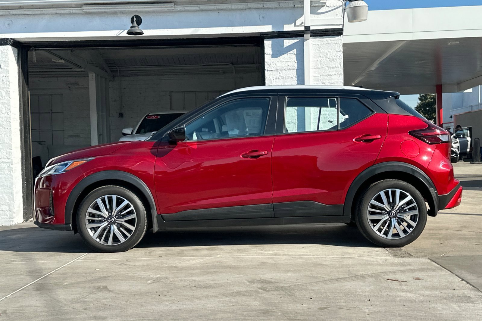Used 2023 Nissan Kicks SV image 7