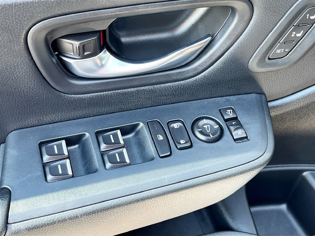 Used 2025 Honda Pilot TrailSport image 17