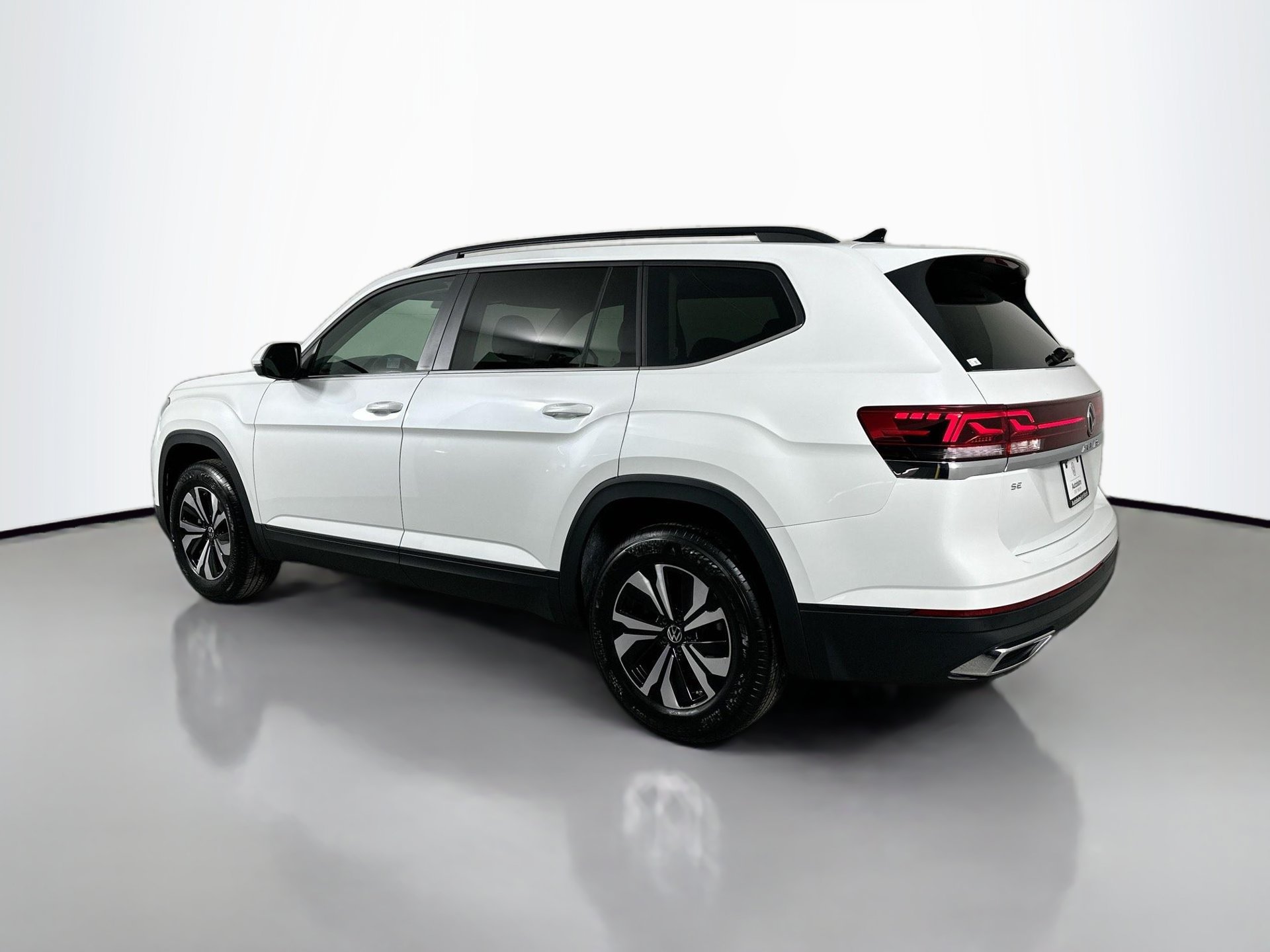 Certified 2026 Volkswagen Atlas SE FWD image 7