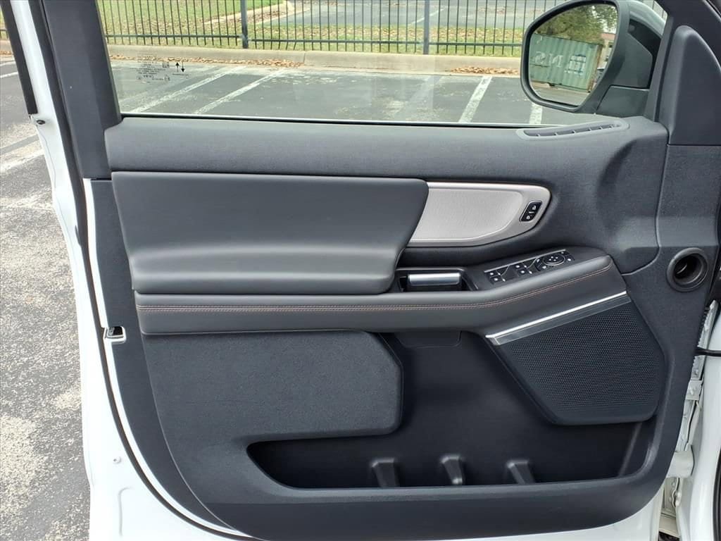 Used 2025 Ford Expedition Active AWD/4WD image 19