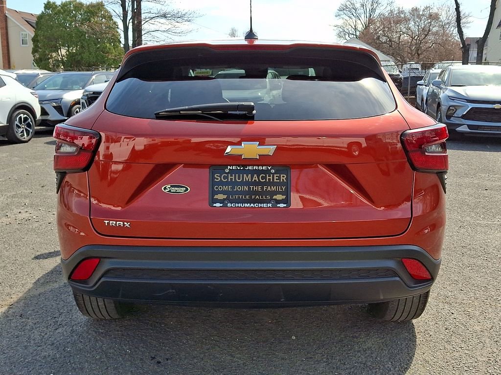Used 2024 Chevrolet Trax LS w/ LS Convenience Package image 8